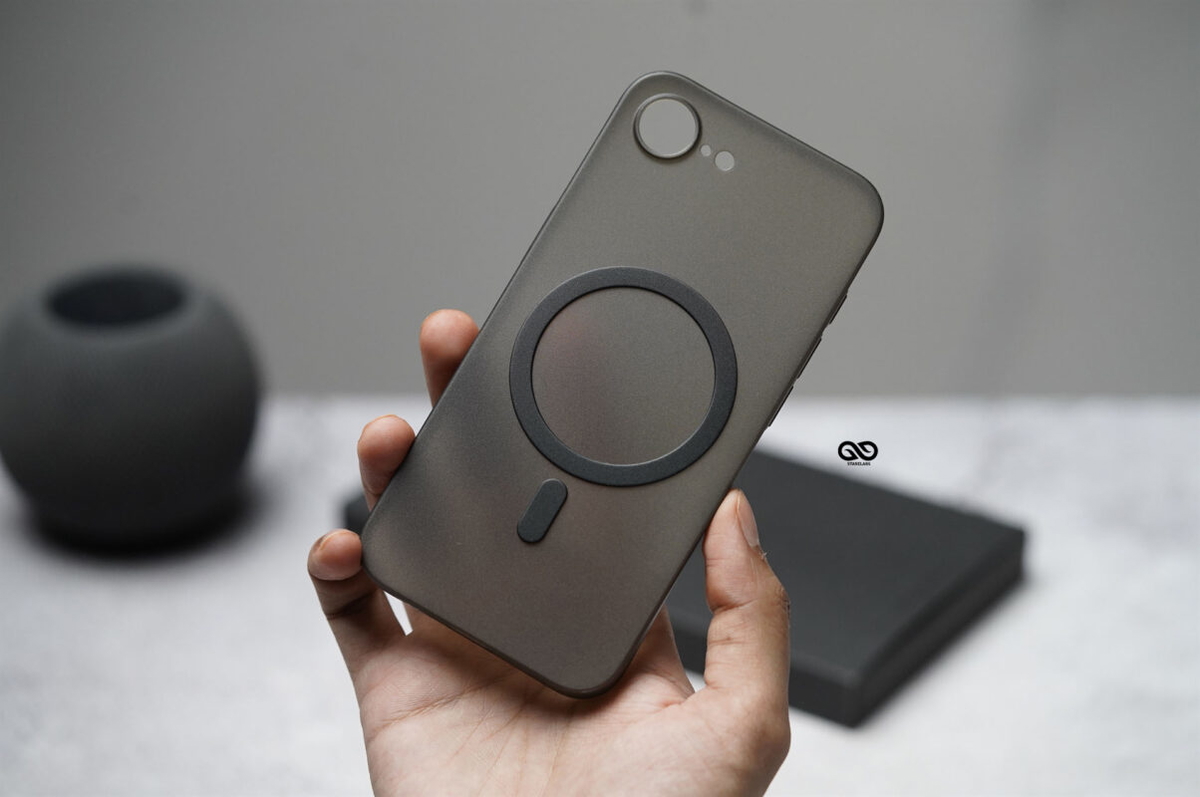 Gradient Black Magsafe Ultra Thin Case For iPhone 17e