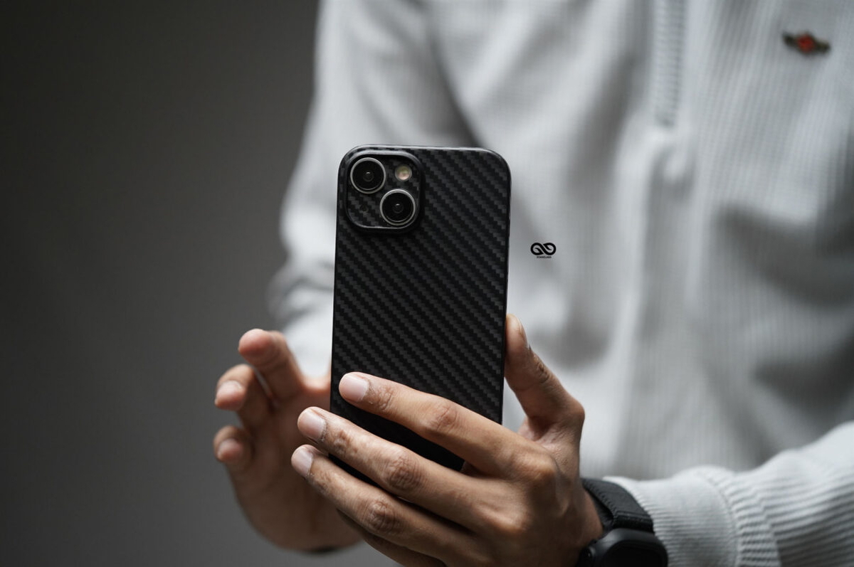 Carbon Ultra Thin Case for iPhone 14 Plus