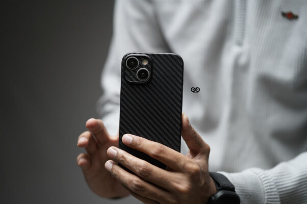 Carbon Ultra Thin Case for iPhone 15