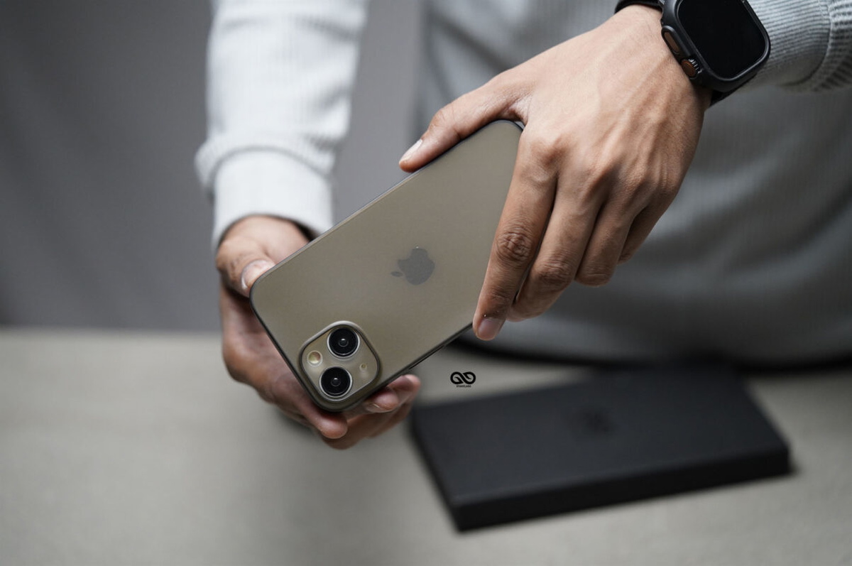 Gradient Black Ultra Thin Case for iPhone 14