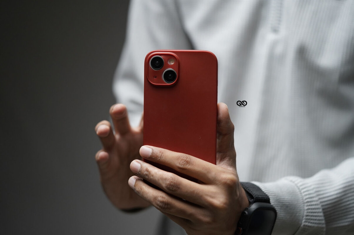 Red Ultra Thin Case for iPhone 14
