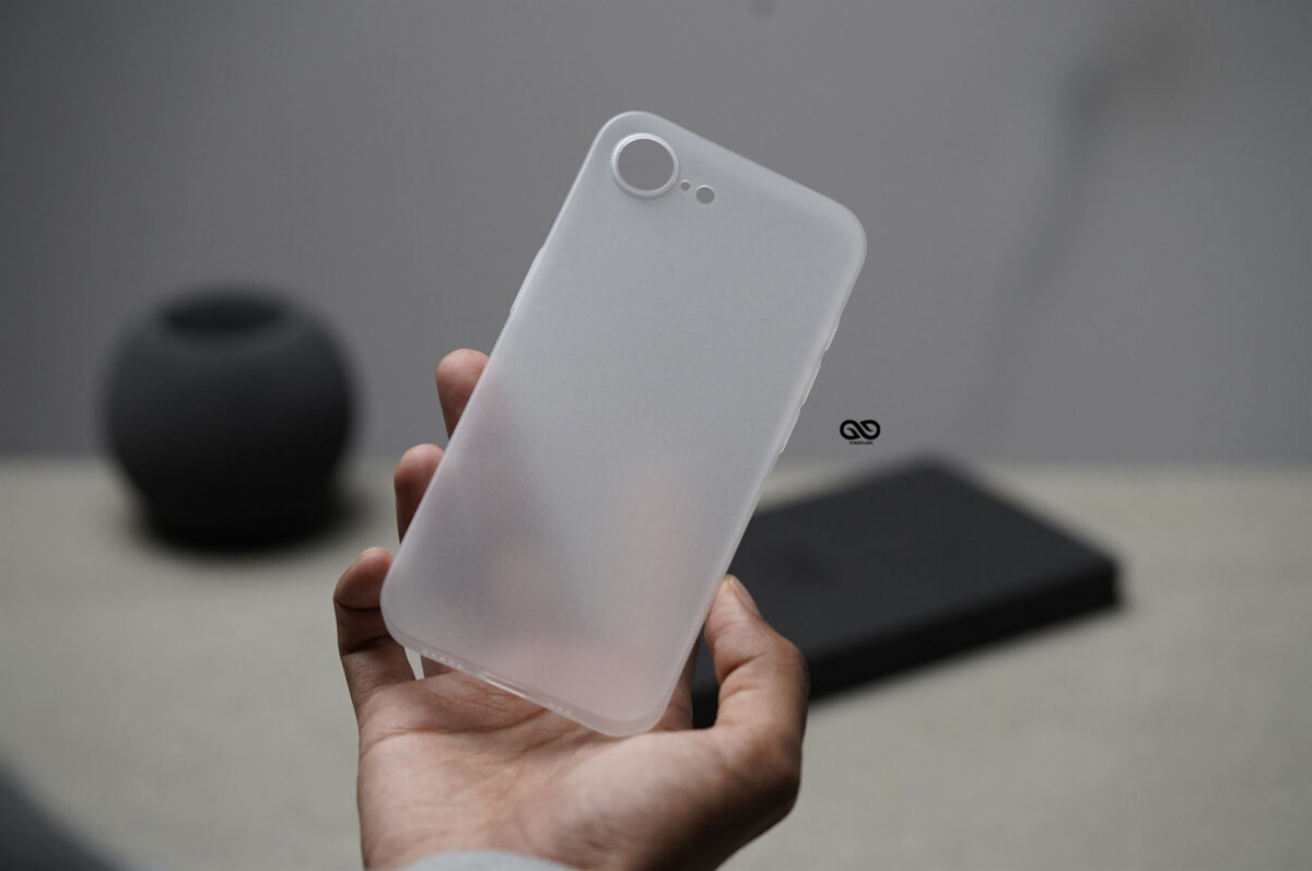 Frosted White Ultra Thin Case for iPhone 16e