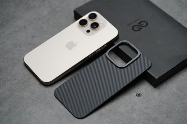 MagSafe Carbon Texture Back Panel for iPhone 16 Pro/ 16 Pro Max