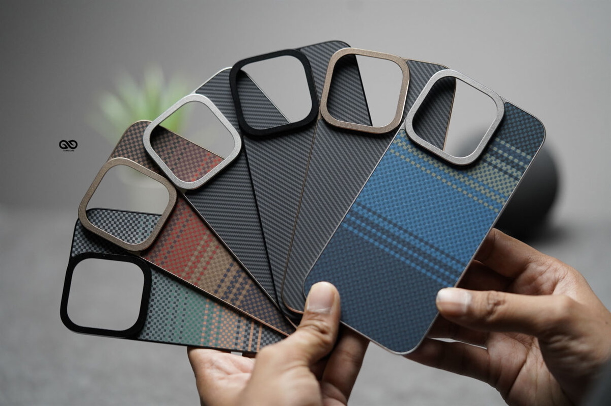 MagSafe Carbon Texture Back Panel for iPhone 16 Pro/ 16 Pro Max