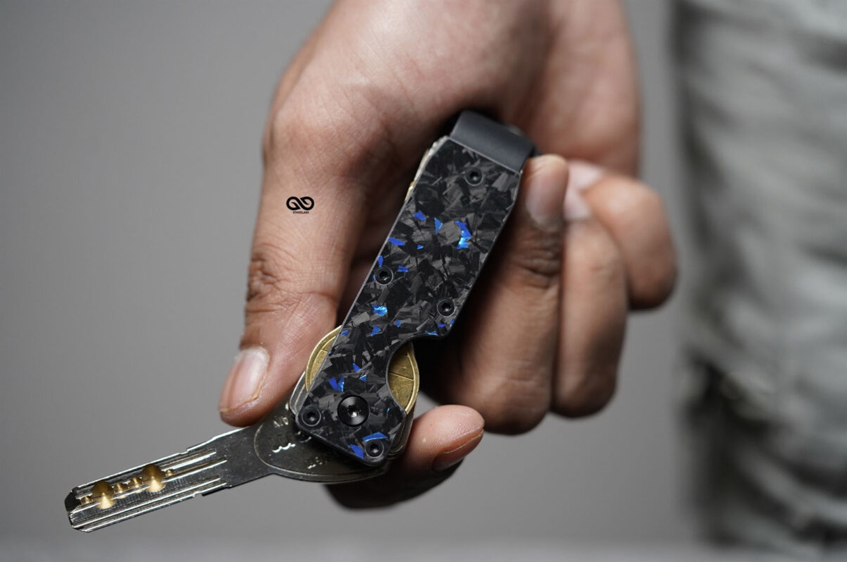 Compact Metallic Key Organizer