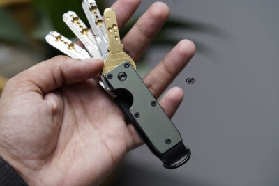 Compact Metallic Key Organizer