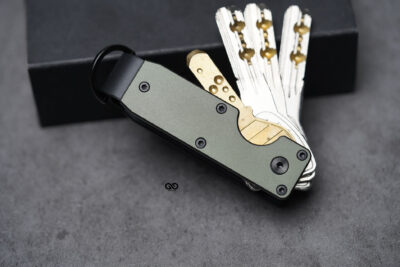 Compact Metallic Key Organizer