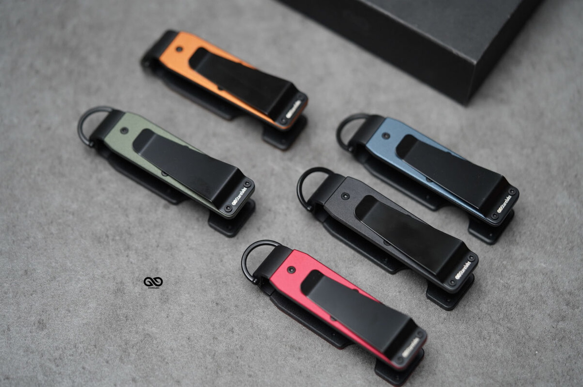 Compact Metallic Key Organizer