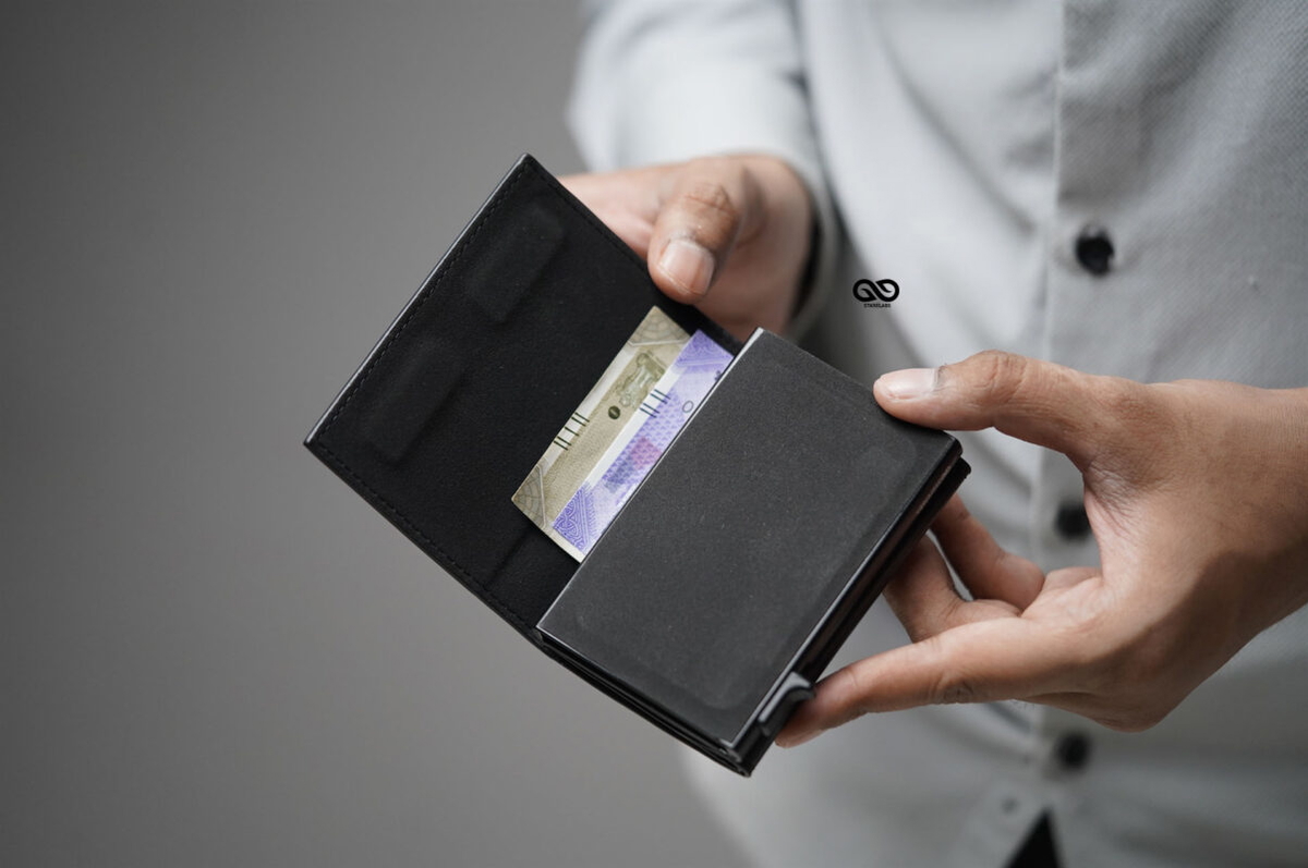 Essential Vegan Leather Card and Cash Holder
