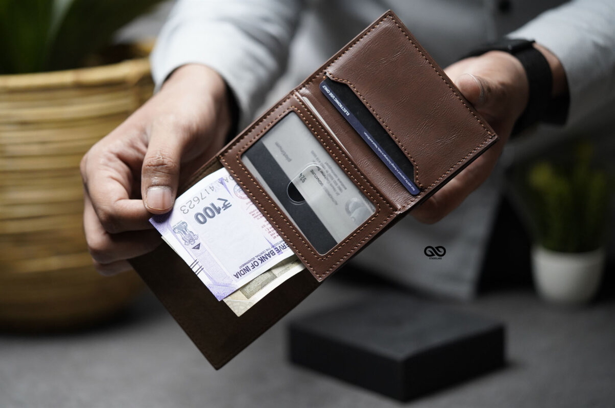 Essential Vegan Leather Card and Cash Holder