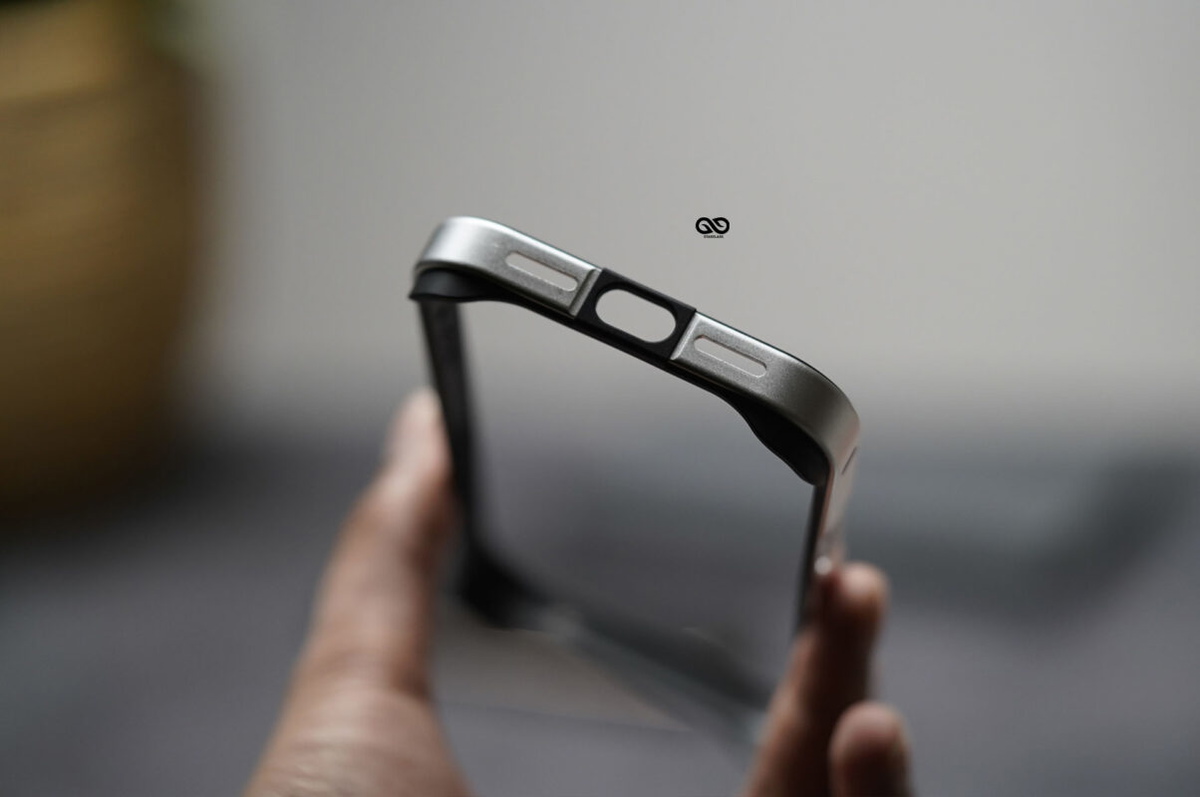 Silver Fiber Bumper for iPhone 17 Pro (Bumper, not a Case)