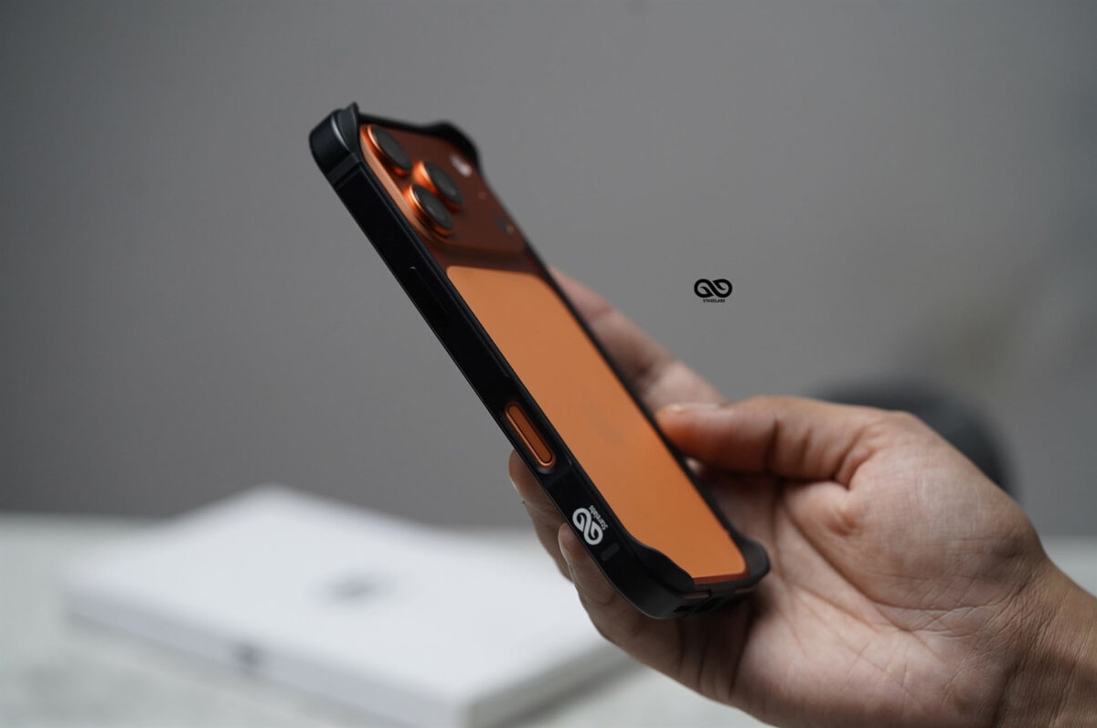 Black Fiber Bumper for iPhone 17 Pro (Bumper, not a Case)