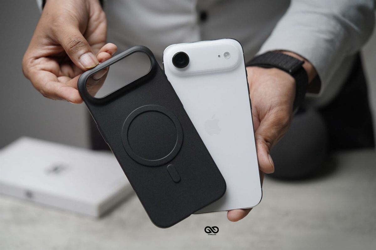 Dark Black Magsafe Ultra Thin Case For iPhone Air/17/17 Pro/17 Pro Max. (Without Camera Cutout)