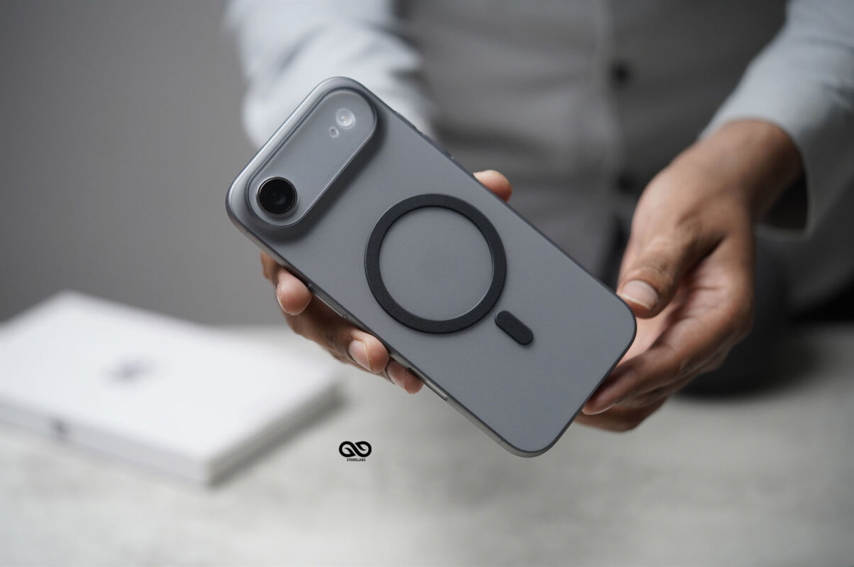 Space Grey Magsafe Ultra Thin Case For iPhone Air (Camera Cutout)