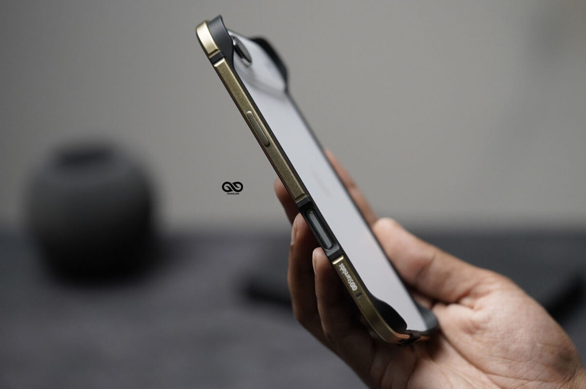Gold Fiber Bumper for iPhone Air (Bumper, not a Case)