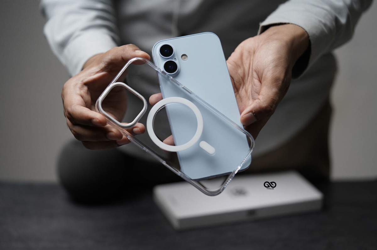 MagSafe Transparent Slim Hard Case With Kickstand For iPhone 17/Air/17 Pro/ 17 Pro Max (Non Yellowing)