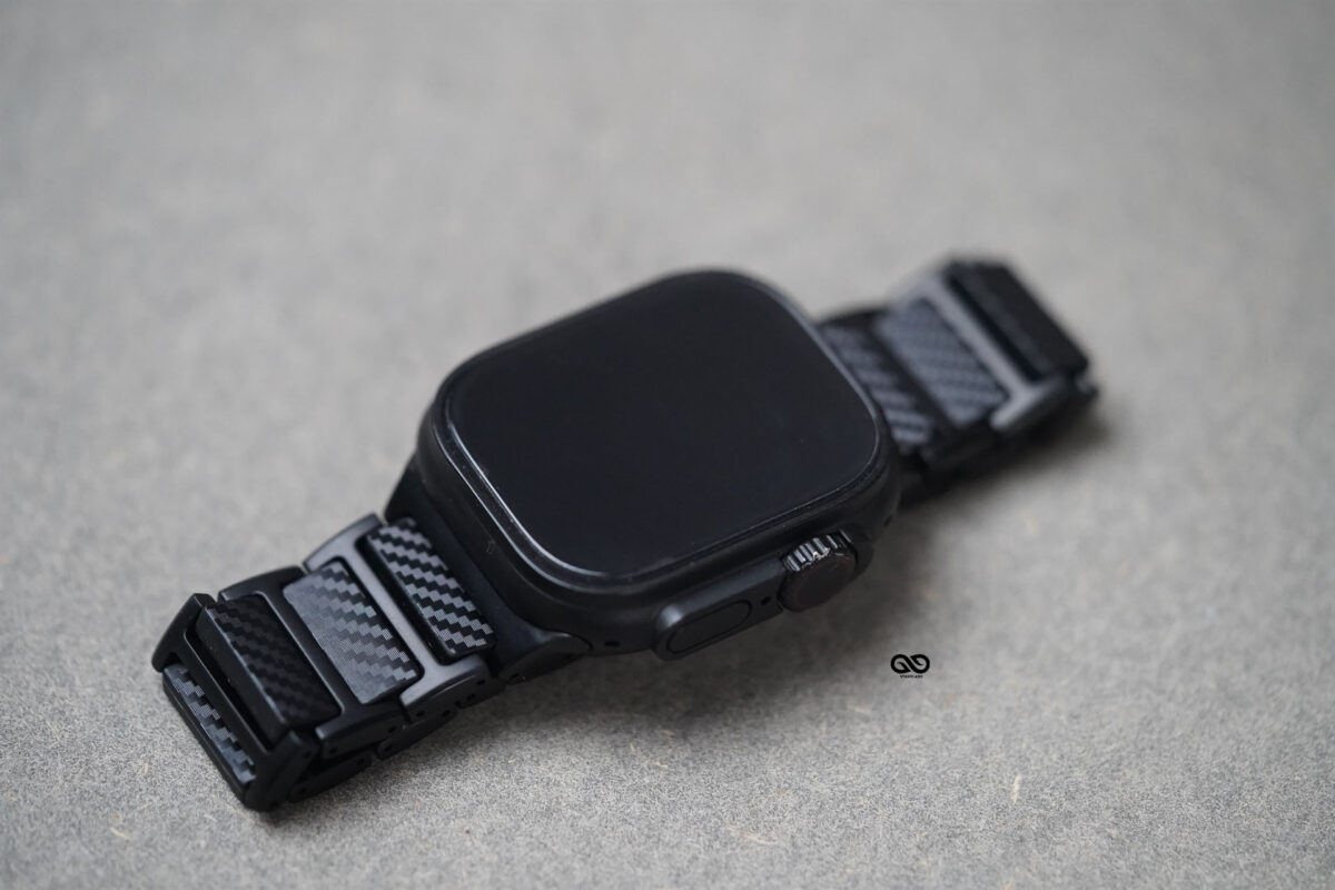Real Carbon Titanium Link Strap With Magnetic Closure For Apple Watch 49 (Series Ultra/Ultra 2/Ultra 3/Ultra 4)