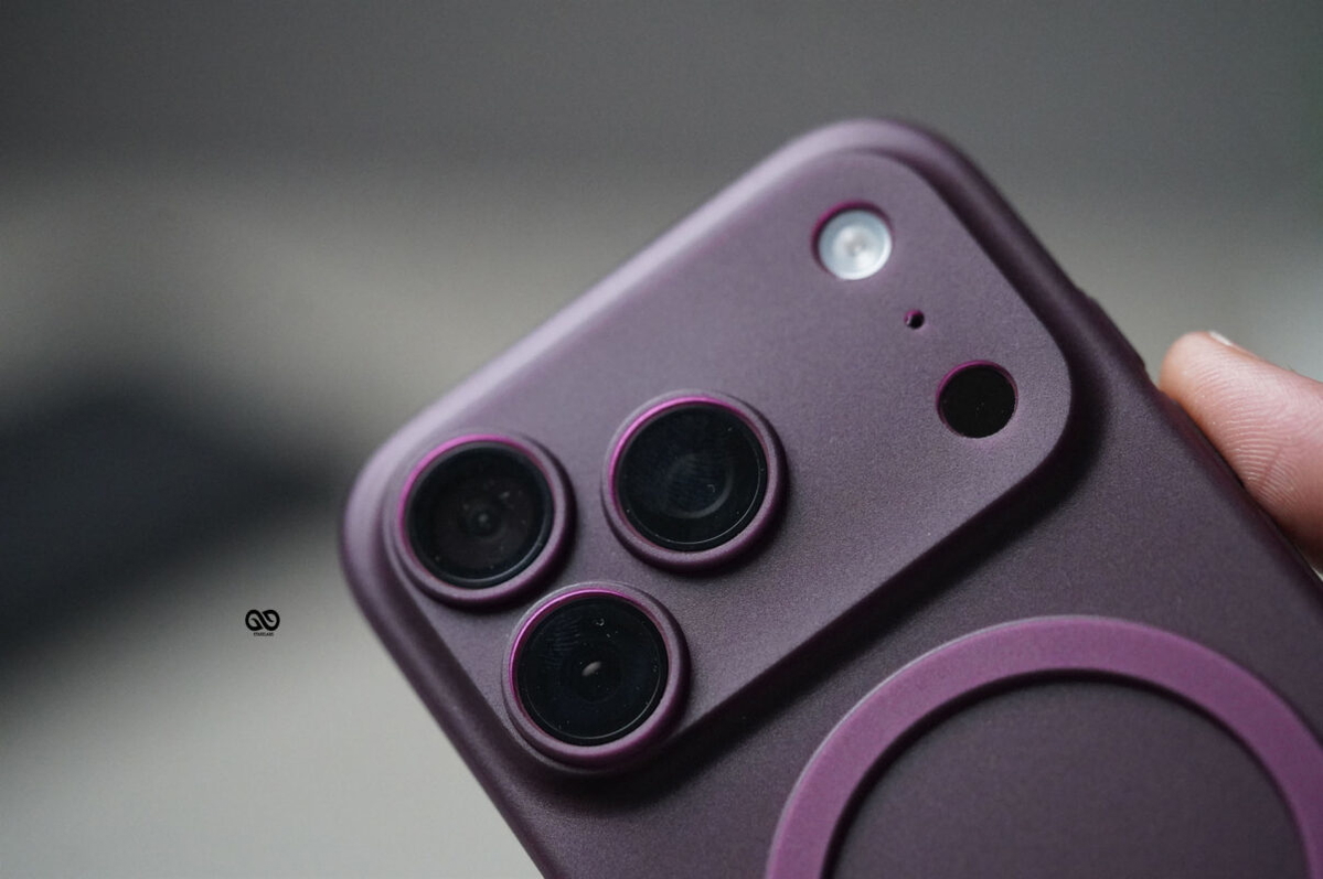 Burgundy Magsafe Ultra Thin Case For iPhone 18 Pro/18 Pro Max(Camera Cutout)