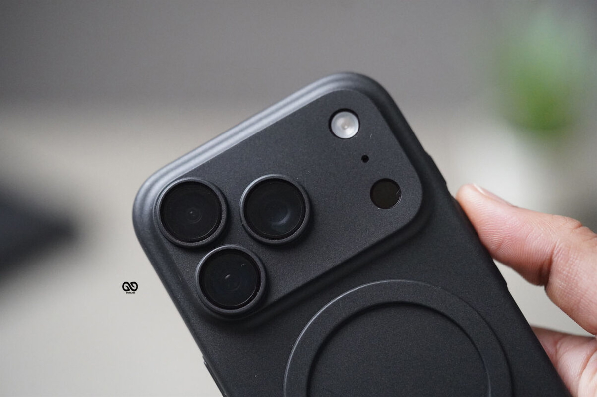Dark Black Magsafe Ultra Thin Case For iPhone 18 Pro/18 Pro Max(Camera Cutout)