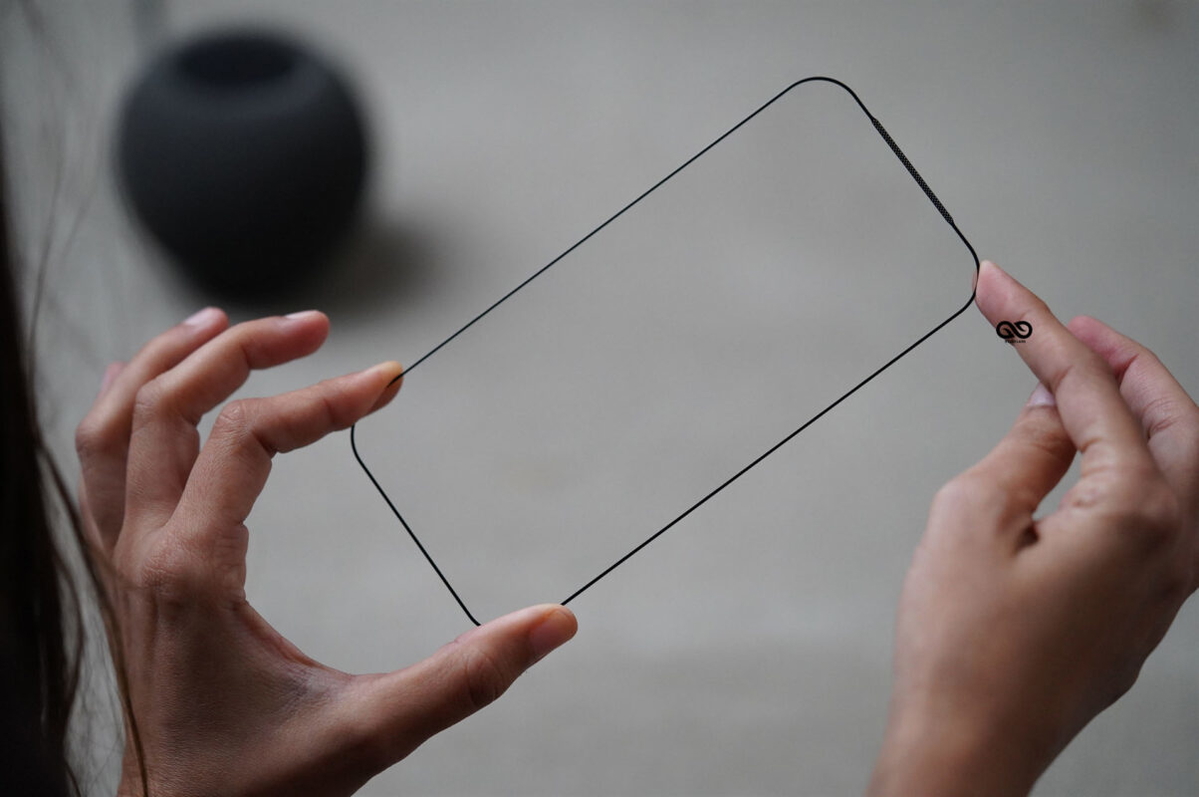 Dust Grill Tempered Glass for iPhone 18 Pro/18 Pro Max